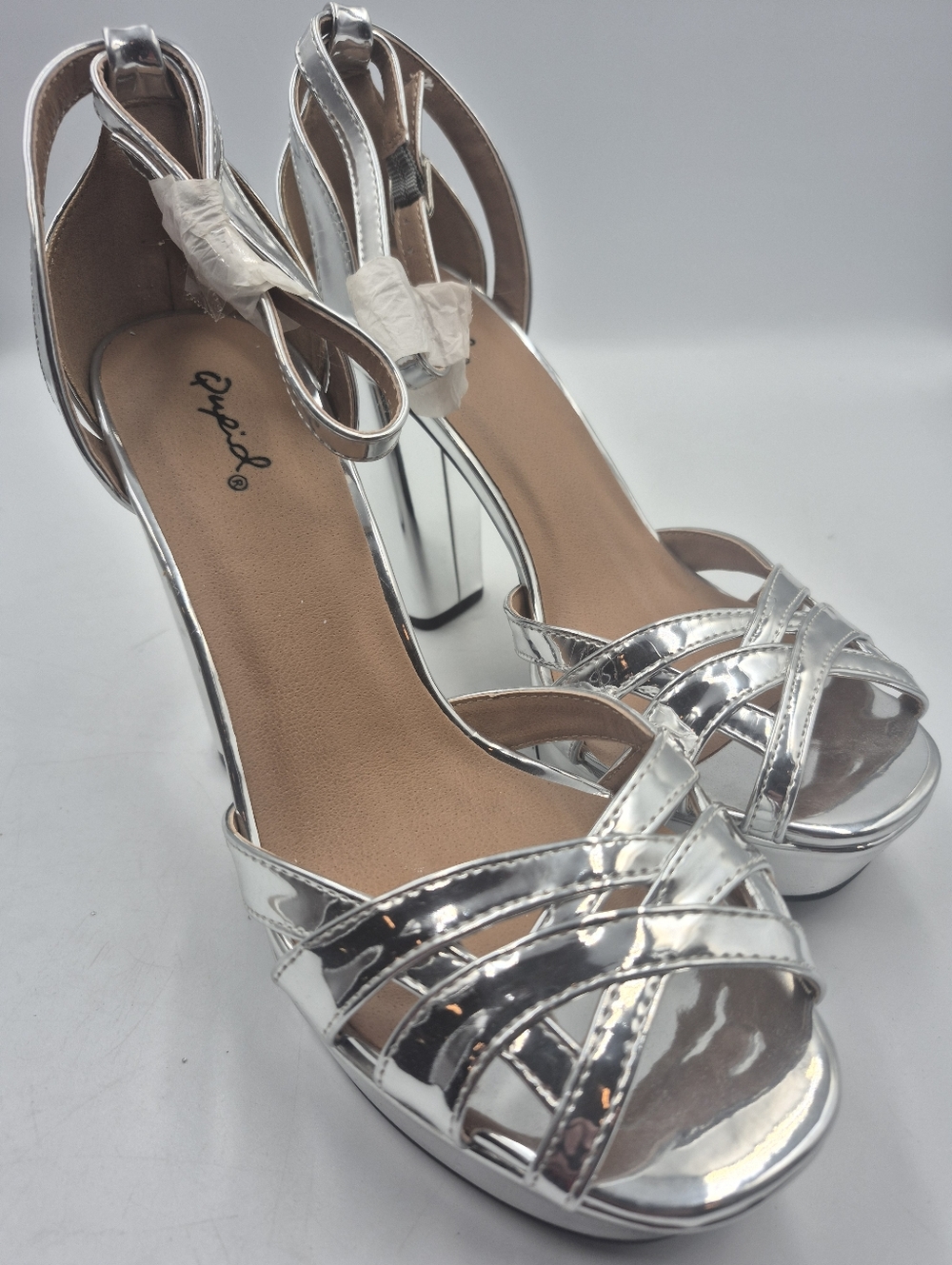 Qupid Strappy Block Heel Shoes. Size 8 1/2"